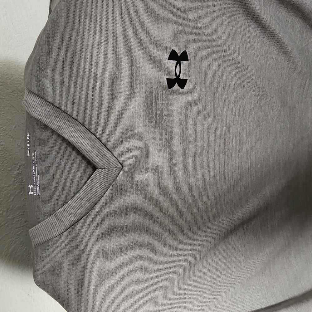 Men's Small Under Armour Shirt